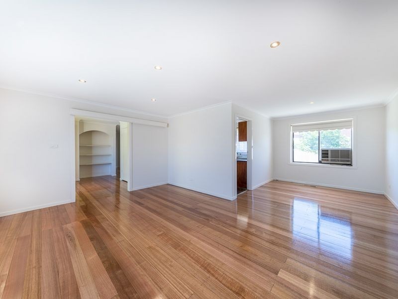 8 Halifax Close, St Albans VIC 3021