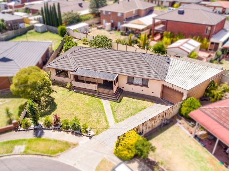 8 Halifax Close, St Albans VIC 3021