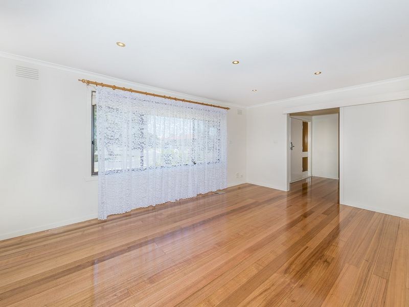 8 Halifax Close, St Albans VIC 3021