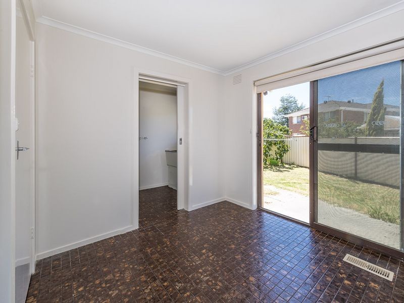 8 Halifax Close, St Albans VIC 3021