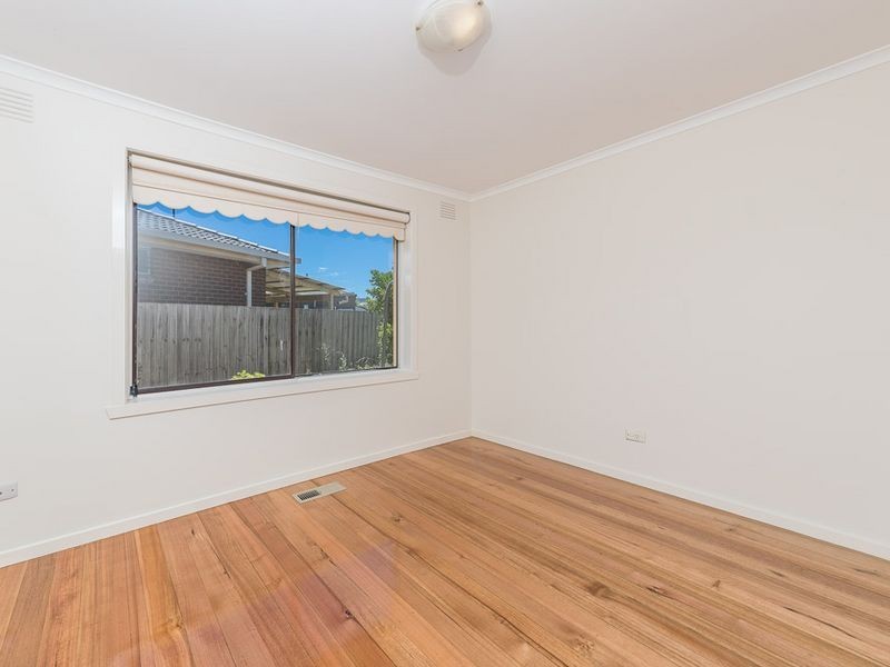 8 Halifax Close, St Albans VIC 3021