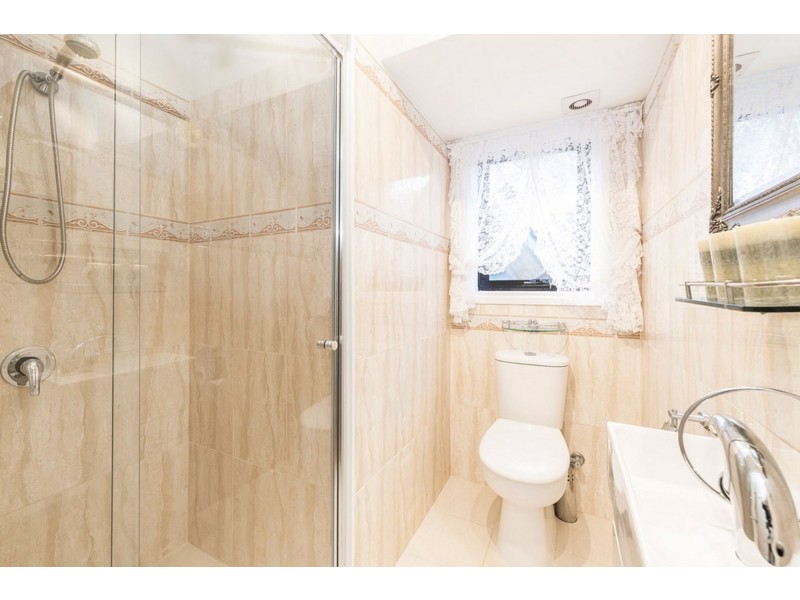 24B Phyllis Parade, Deer Park VIC 3023