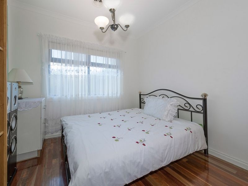 24B Phyllis Parade, Deer Park VIC 3023