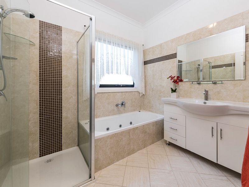 24B Phyllis Parade, Deer Park VIC 3023