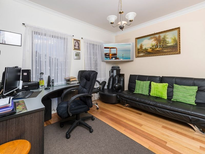 24B Phyllis Parade, Deer Park VIC 3023