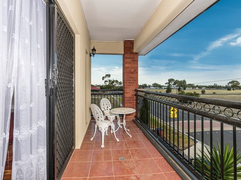 24B Phyllis Parade, Deer Park VIC 3023