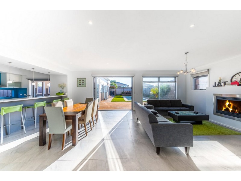 9 Hovell Drive, Burnside Heights VIC 3023