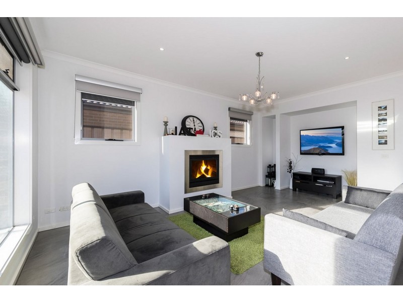 9 Hovell Drive, Burnside Heights VIC 3023