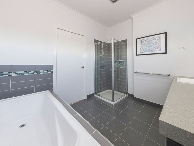 9 Hovell Drive, Burnside Heights VIC 3023