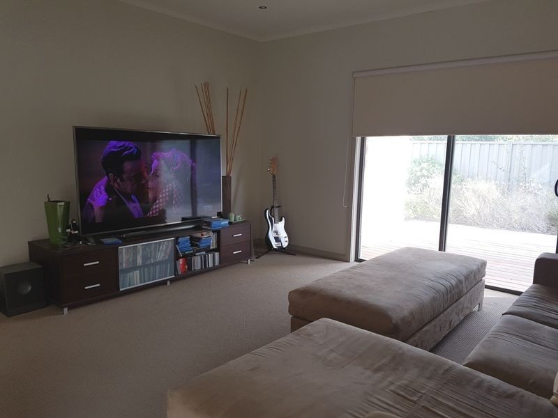 43 Salina Walk, Caroline Springs VIC 3023