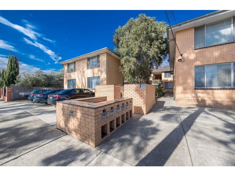 12/18 Marsden Crescent, St Albans VIC 3021