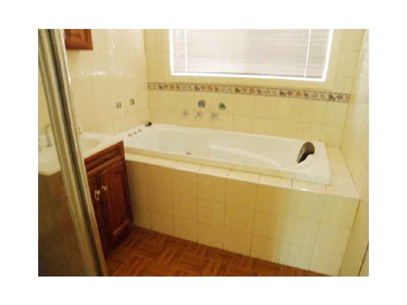 27 Meade Way, Sydenham VIC 3037