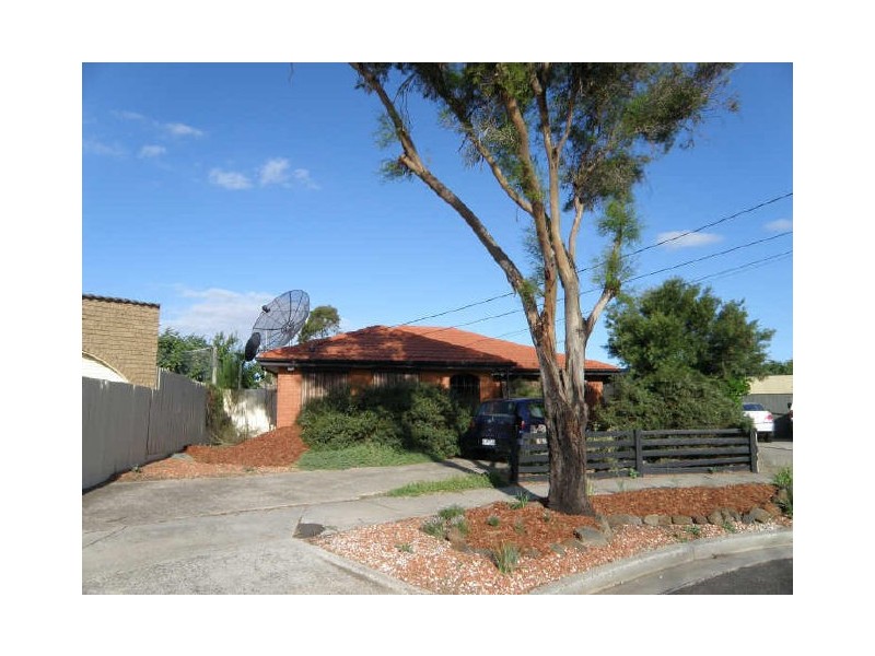1 Hotham Close, Deer Park VIC 3023