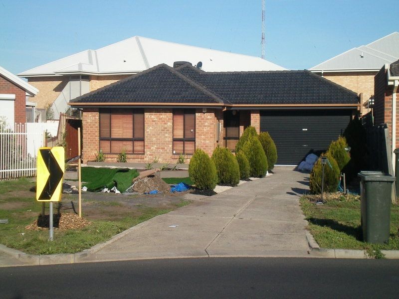8 McNicholl Way, Delahey VIC 3037