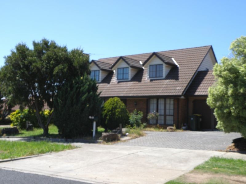 27 Barbary Crescent, Taylors Lakes VIC 3038