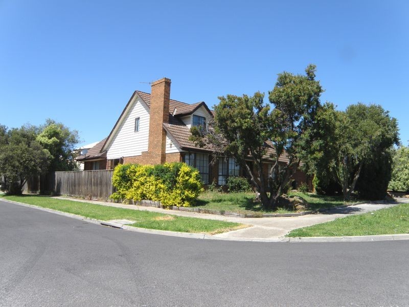 27 Barbary Crescent, Taylors Lakes VIC 3038