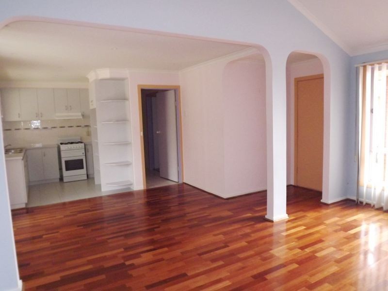 2/2 Longfellow Drive, Delahey VIC 3037