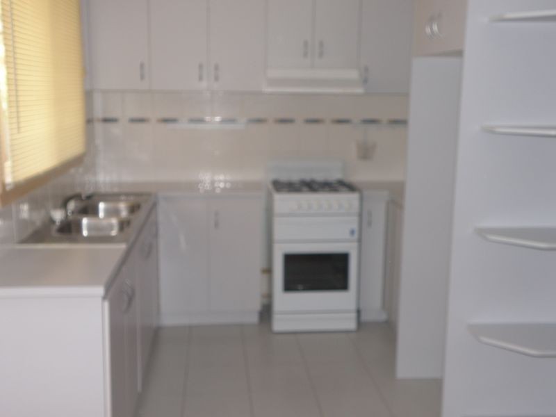 2/2 Longfellow Drive, Delahey VIC 3037