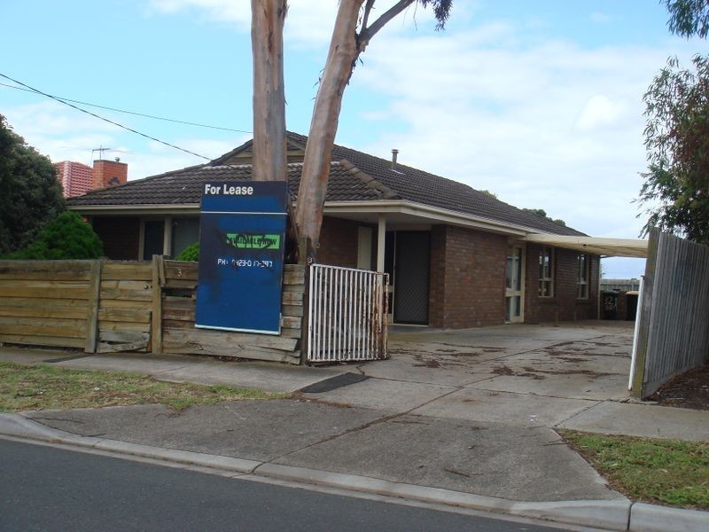 32 Stradbroke Drive, St Albans VIC 3021