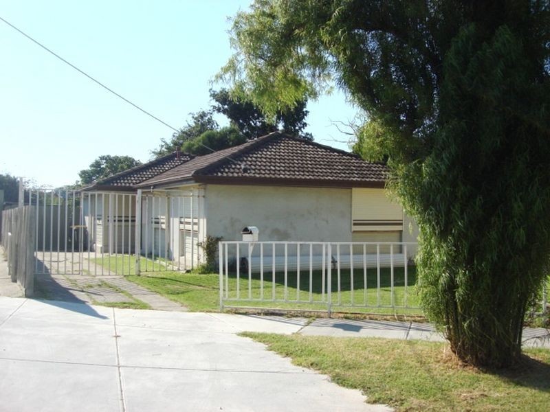 8 Wallara Drive, Kings Park VIC 3021