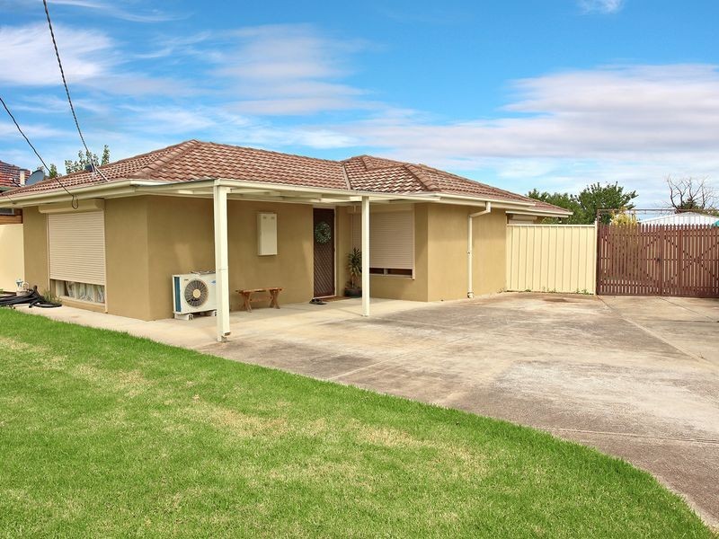 7 Chester Crescent, Deer Park VIC 3023