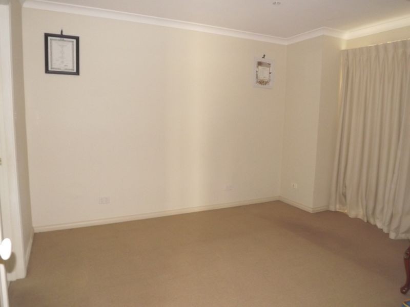 2 La Trobe Terrace, Taylors Hill VIC 3037