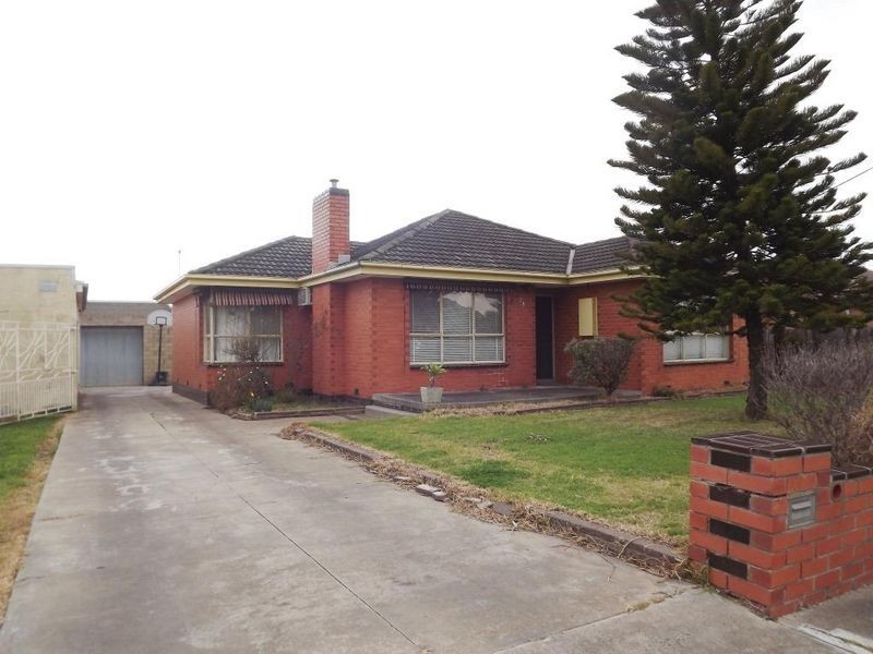 28 Adam Street, St Albans VIC 3021