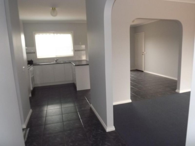 1B Bent Street, St Albans VIC 3021