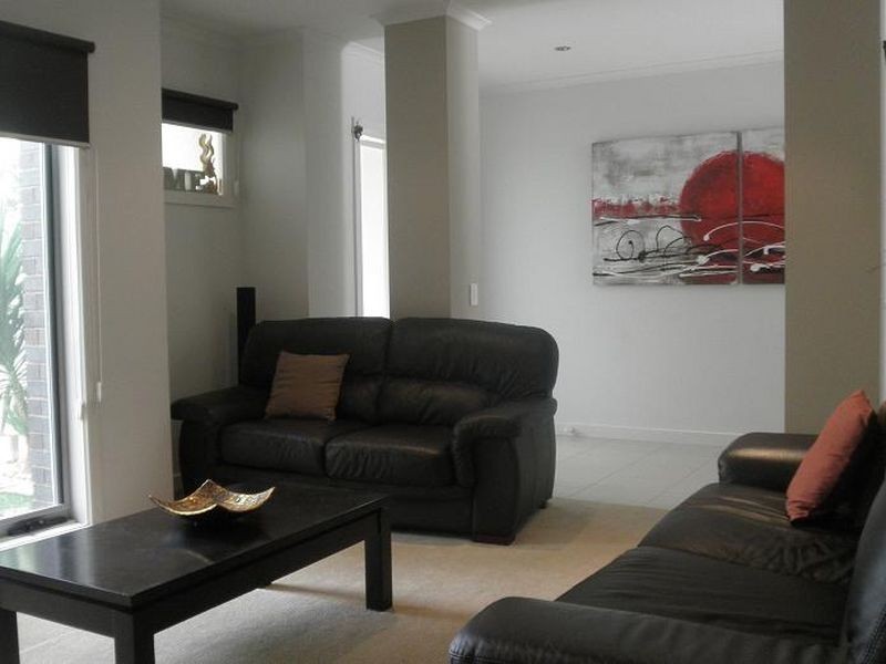 15 Parkes Way, Burnside Heights VIC 3023