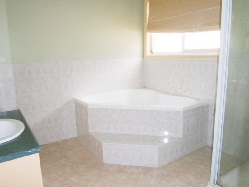 7 Silverdale Walk, Deer Park VIC 3023