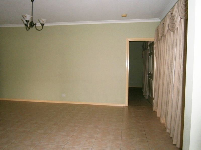 7 Silverdale Walk, Deer Park VIC 3023