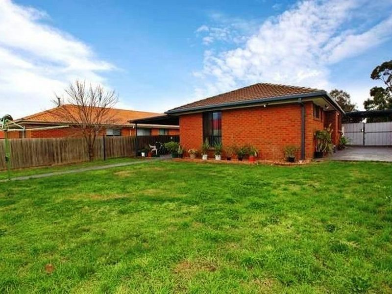 8 Sandstone Court, Delahey VIC 3037
