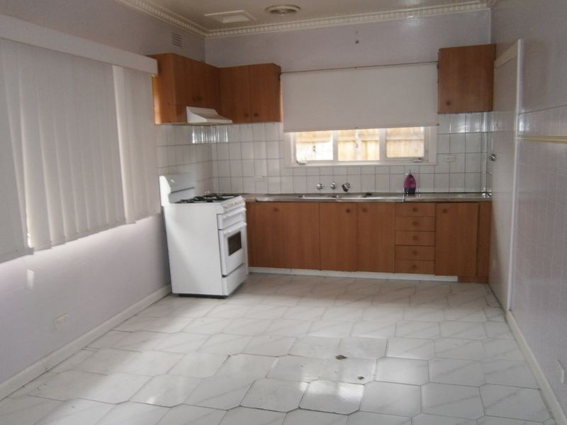 137 Taylors Road, St Albans VIC 3021