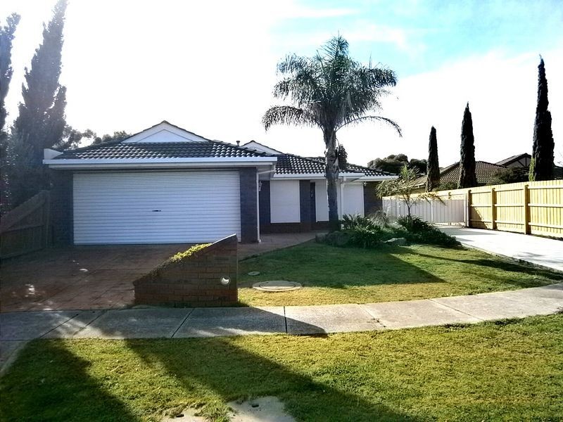 18 Prior Crt, Delahey VIC 3037