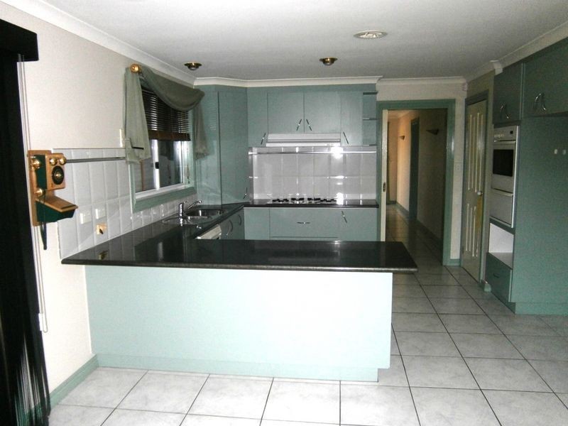 18 Prior Crt, Delahey VIC 3037