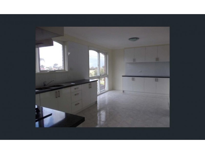 18 Cordelia Grove, St Albans VIC 3021