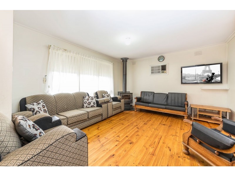 35 Stevenage Crescent, Deer Park VIC 3023