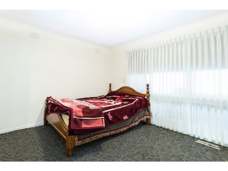 35 Stevenage Crescent, Deer Park VIC 3023