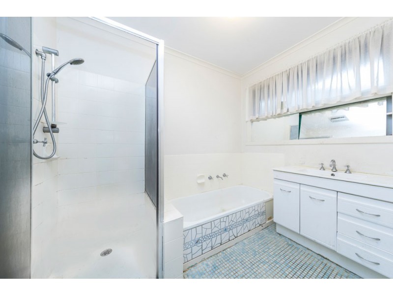 35 Stevenage Crescent, Deer Park VIC 3023