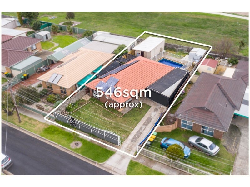 35 Stevenage Crescent, Deer Park VIC 3023