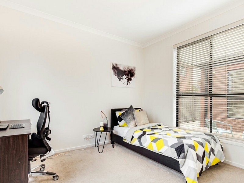 11 Bushlark Crescent, Williams Landing VIC 3027