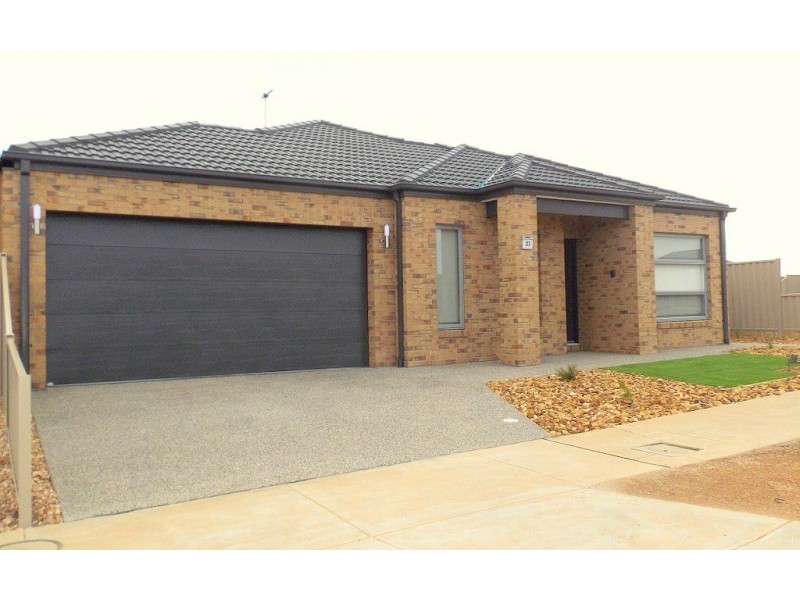 21 Lawrence Avenue, Melton West VIC 3337