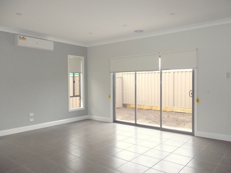 21 Lawrence Avenue, Melton West VIC 3337