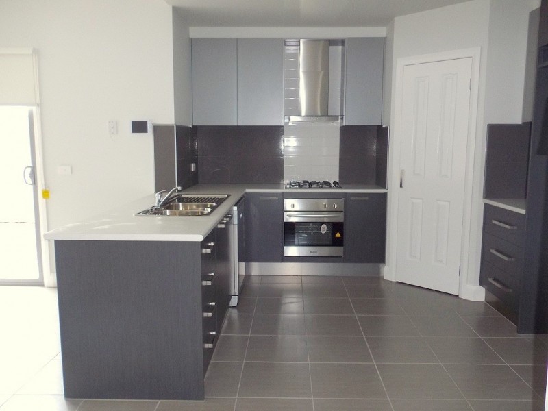 21 Lawrence Avenue, Melton West VIC 3337