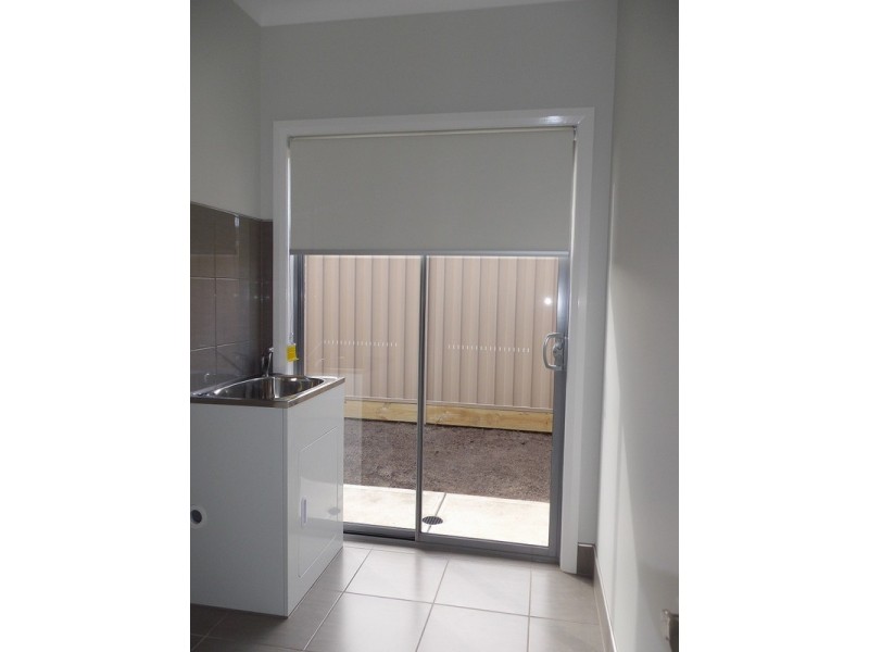 21 Lawrence Avenue, Melton West VIC 3337