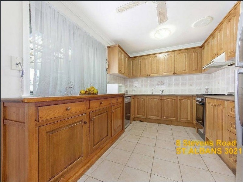 8 Stevens Road, St Albans VIC 3021