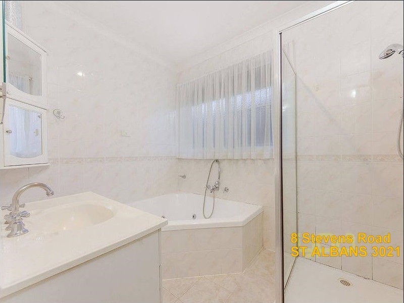 8 Stevens Road, St Albans VIC 3021