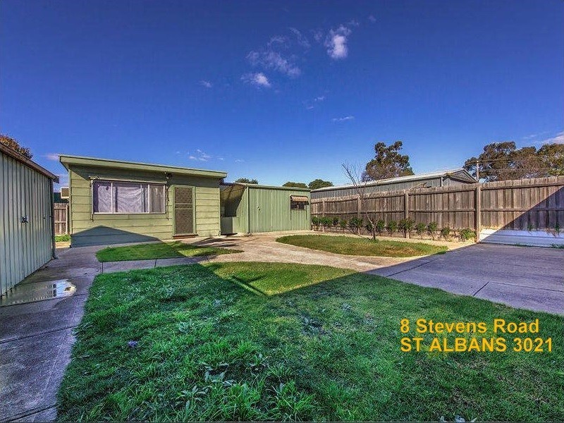 8 Stevens Road, St Albans VIC 3021