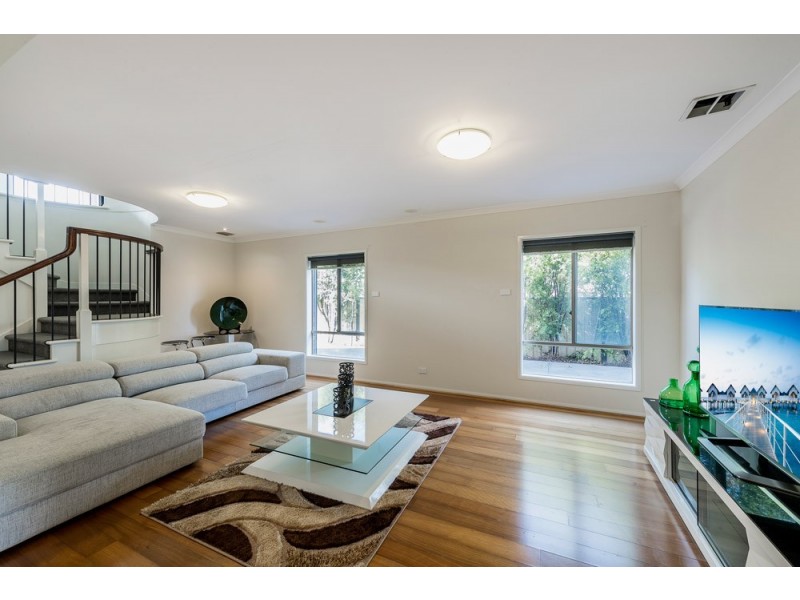 10 Inglewood Drive, Burnside Heights VIC 3023