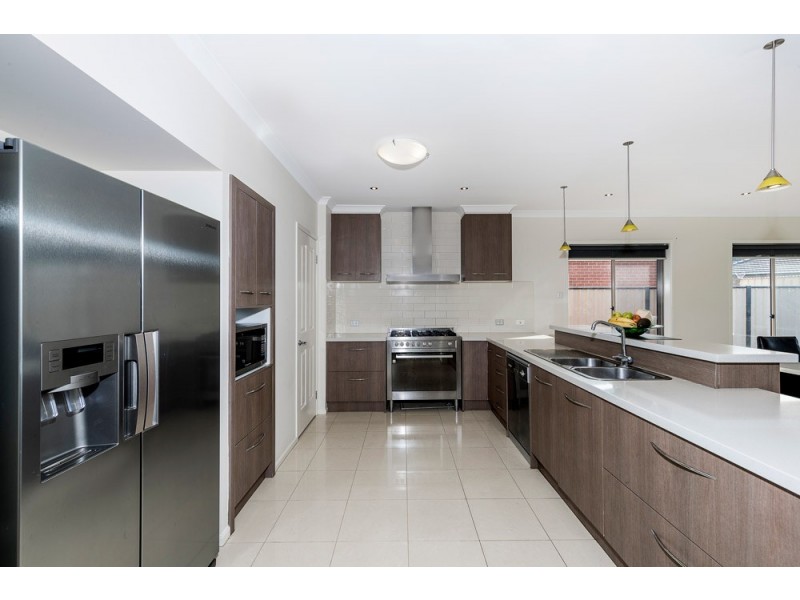 10 Inglewood Drive, Burnside Heights VIC 3023